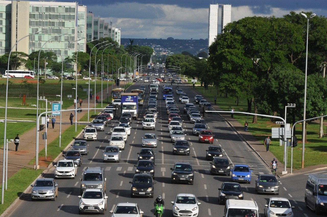 Carros comprados por venda direta voltam a ter isenção do IPVA no DF