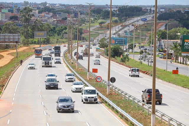 12/02/2025 - Um ano após reforma, Via Estrutural se torna referência em infraestrutura e segurança
