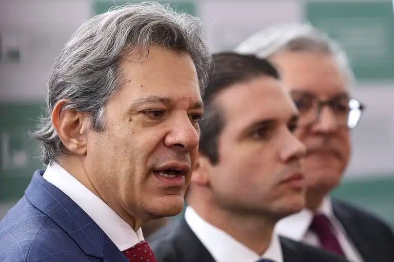 Haddad leva ao presidente da Câmara prioridades do Governo nos próximos anos Haddad leva ao presidente da Câmara prioridades do Governo nos próximos anos
