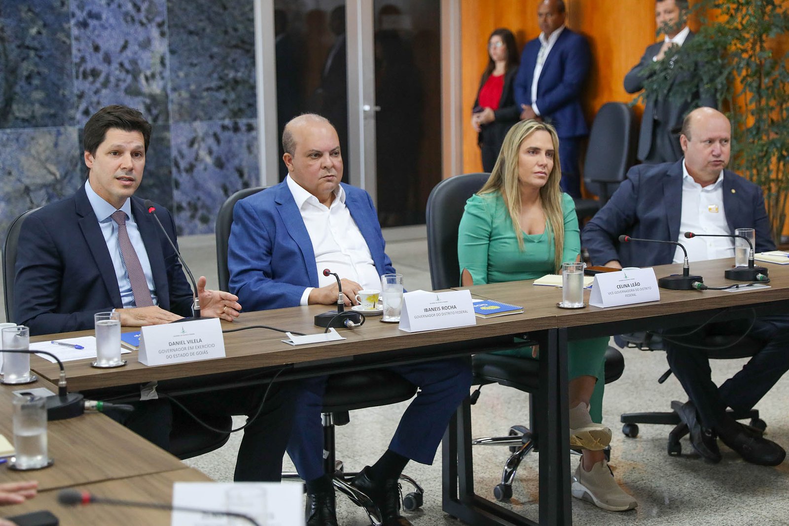 dentro-2-11