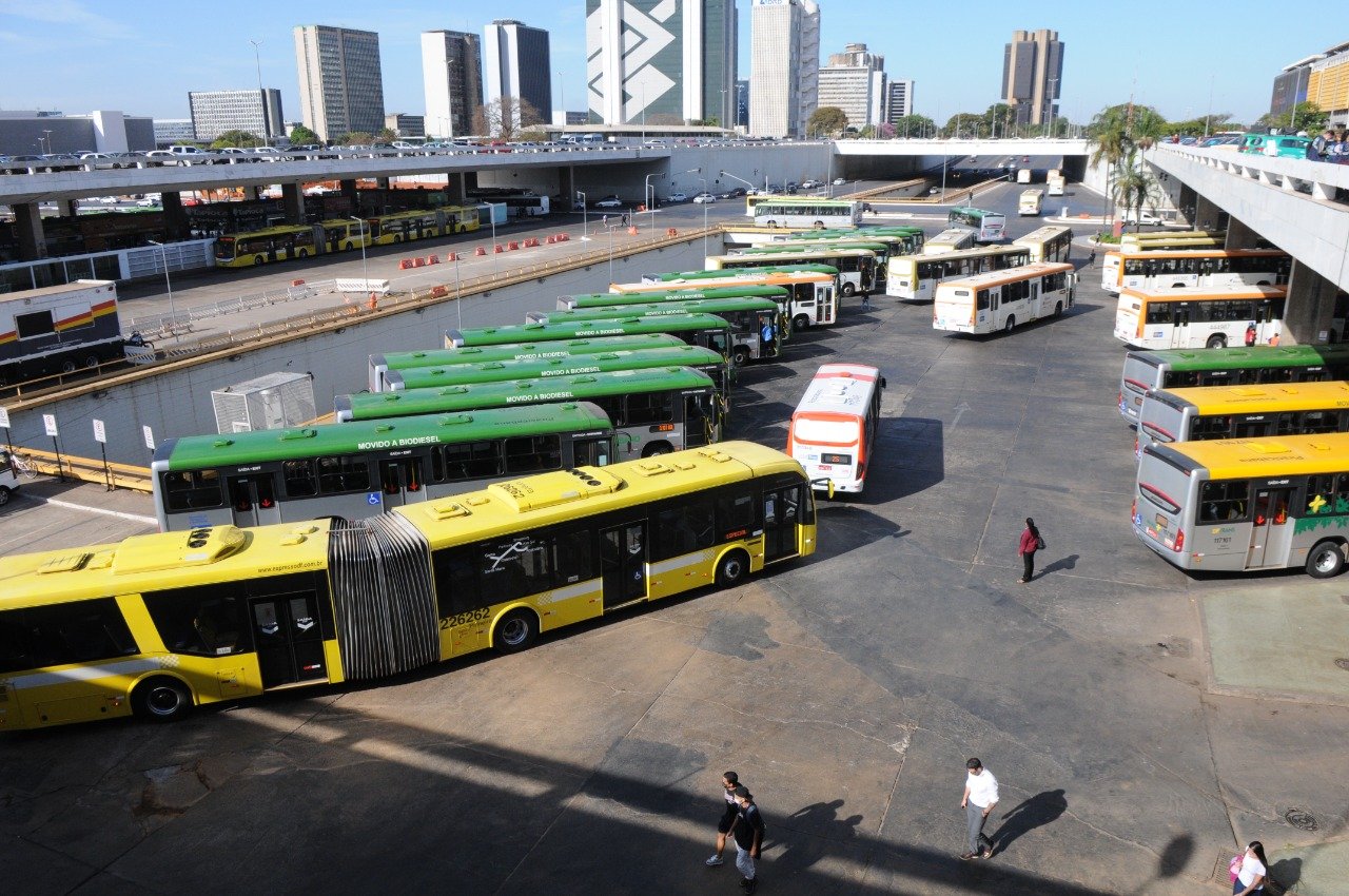 15-8-materia-semob-onibus_foto-paulo-h-carvalhoagencia-brasilia-1