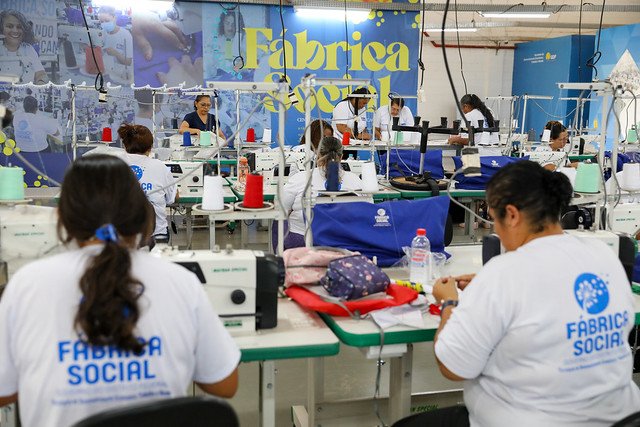 10/03/2025 - Nova turma da Fábrica Social vai capacitar 310 costureiros para o mercado de trabalho