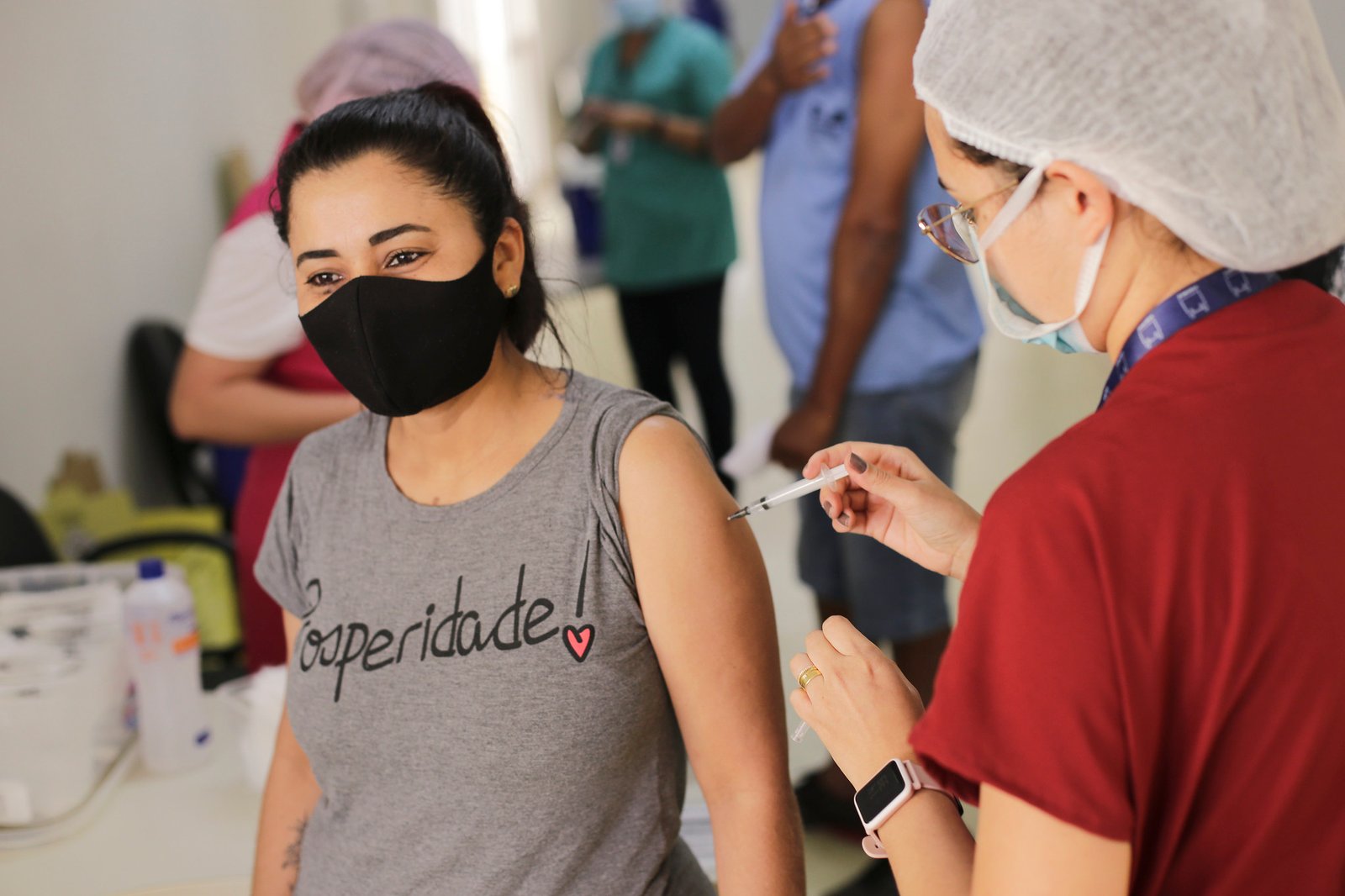 a-secretaria-de-saude-esta-reforcando-a-vacinacao-com-mais-de-100-salas-em-funcionamento-no-df-foto-arquivo-agencia-saude-df-1